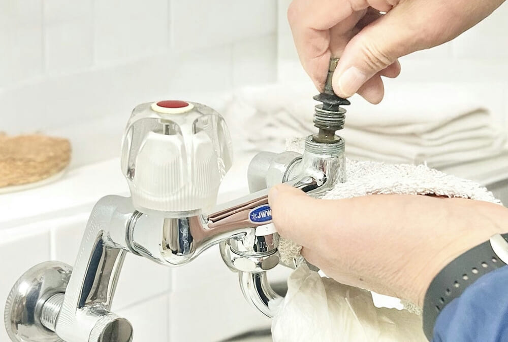 水漏れ修理のネット広告、980円が50万円になる悪質業者の手口