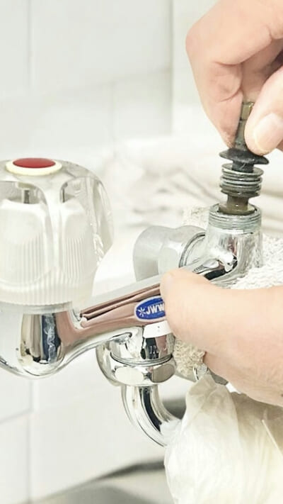 水漏れ修理のネット広告、980円が50万円になる悪質業者の手口